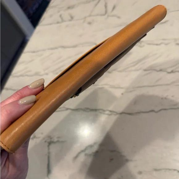 Authentic Chloé Tan Leather Bow Clutch Gold Hardware Flap Envelope Bag - Picture 14 of 14